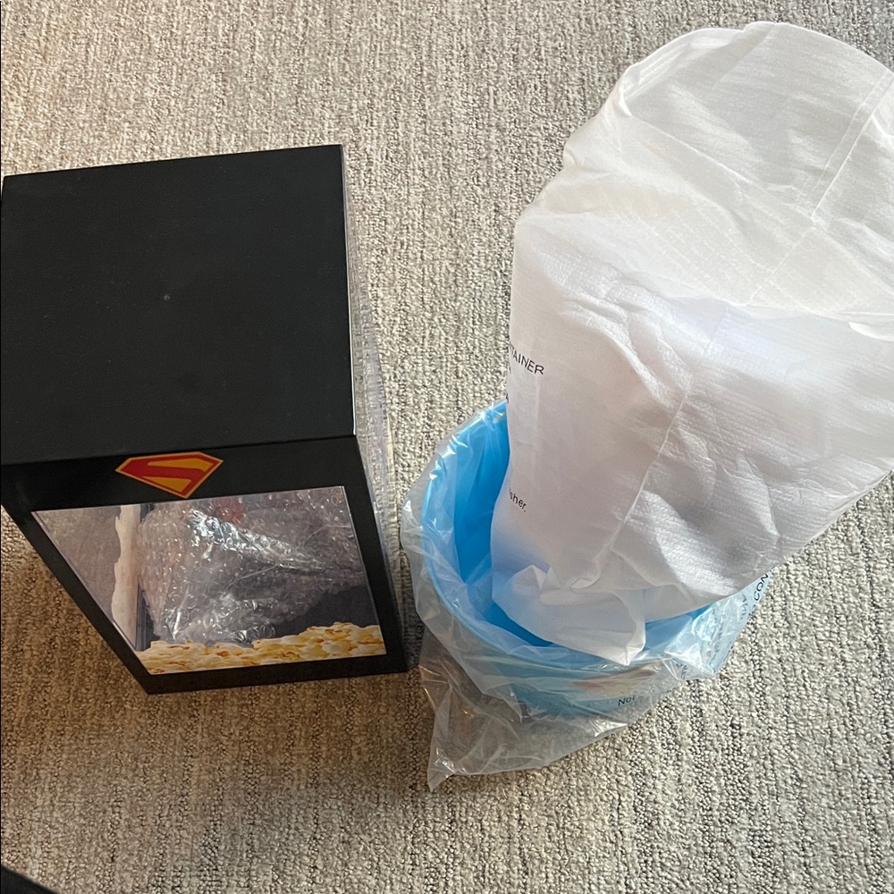 Superman Heat Vision and Krypto Popcorn Bucket combo - Picture 10 of 11